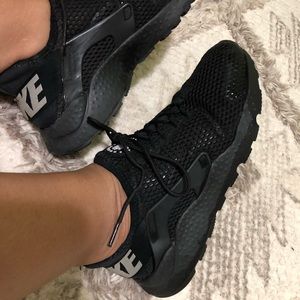 Black Nike Huarache